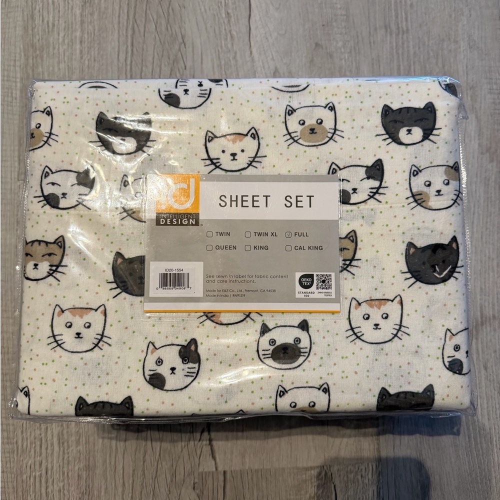 Cat Print Sheet Set - White with Black & Tan Cats